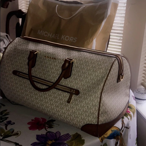 Michael Kors Travel Bag - Picture 4 of 5